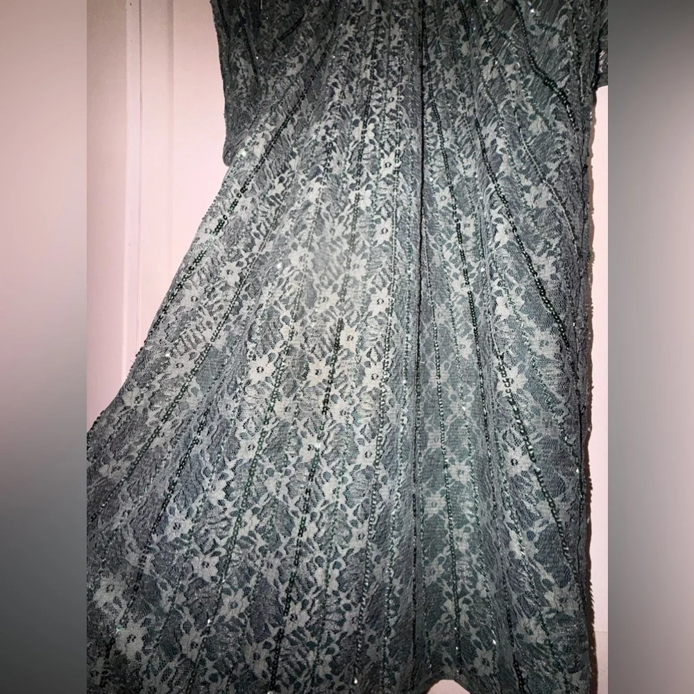 NWT | Mac Duggal 93676 Deep Green Beaded Lace Long Sleeve Midi Dress Size 6